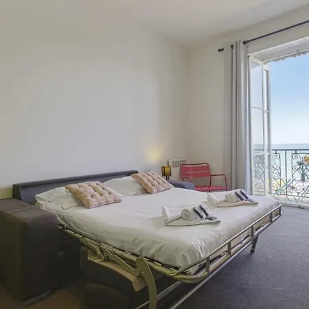 Charming Studio With Sea View & Balcony - - Welkeys *