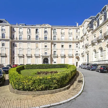 Charming Studio With Sea View & Balcony - - Welkeys Appartement *